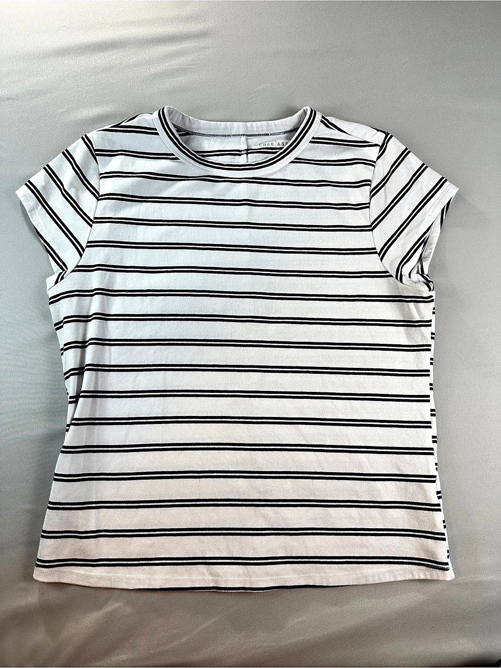 Free Assembly Womens L 12-14 White Black Striped Short Sleeve Crewneck T-Shirt